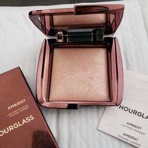 Hourglass lighting powder